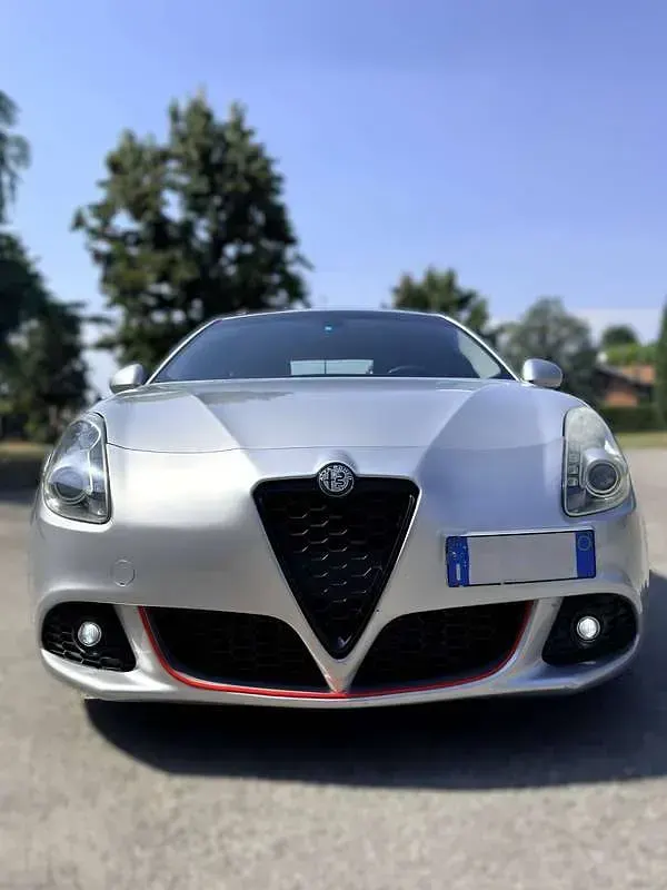 Usata Alfa Romeo Giulietta Exclusive 170 CV (125 kW) 2012 Argento Utilitaria