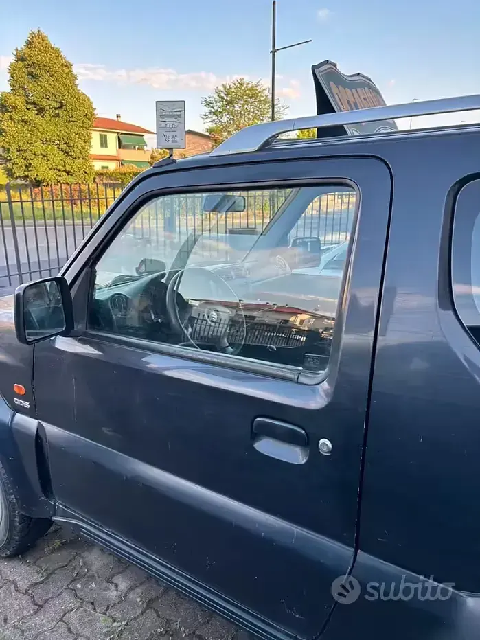 Usata Suzuki Jimny 86 CV (63 kW) 2007 Nero SUV
