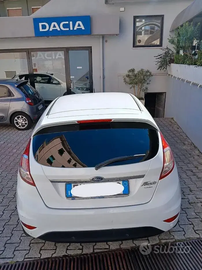 Usata Ford Fiesta 97 CV (71 kW) 2017 Bianco Utilitaria