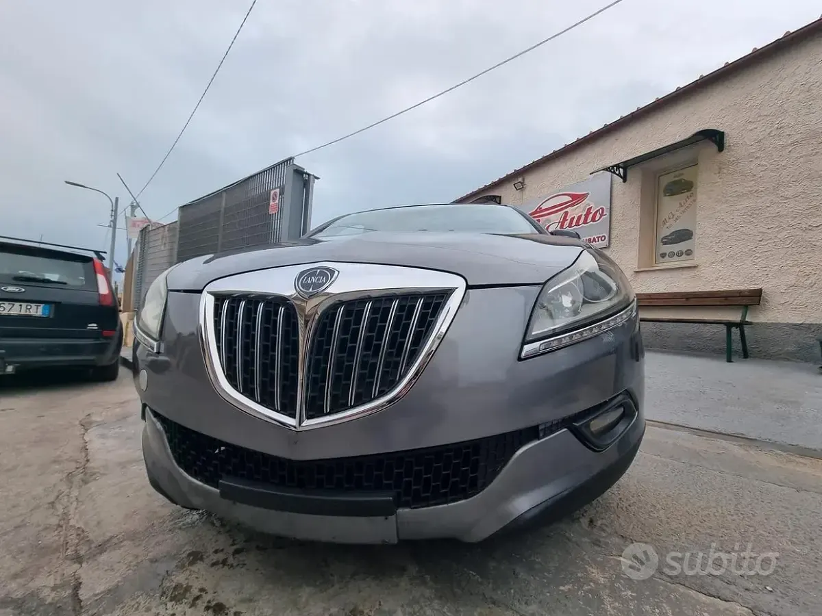 Usata Lancia Delta 120 CV (88 kW) 2010 Grigio Utilitaria