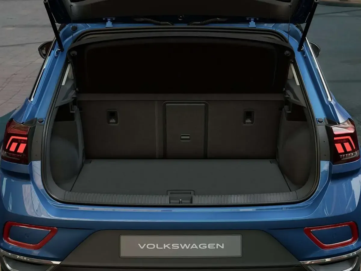 Nuova VW T-Roc Style 150 CV (110 kW) 2025 Ravenna blue metallizzato nero SUV