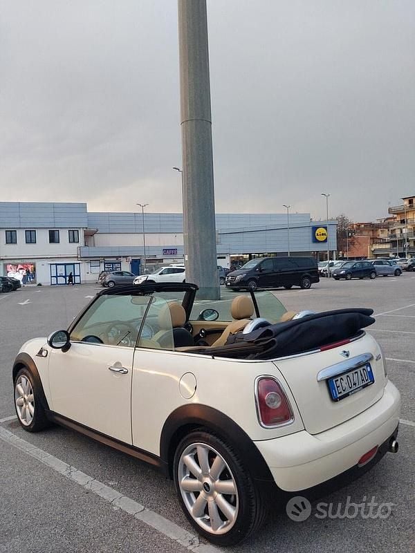 Usata Mini Cooper Cabriolet 122 CV (89 kW) 2010 Bianco Cabrio