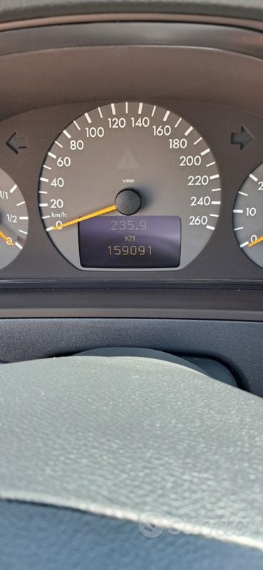 Usata Mercedes E200 Avantgarde 186 CV (136 kW) 1999 Grigio Berlina