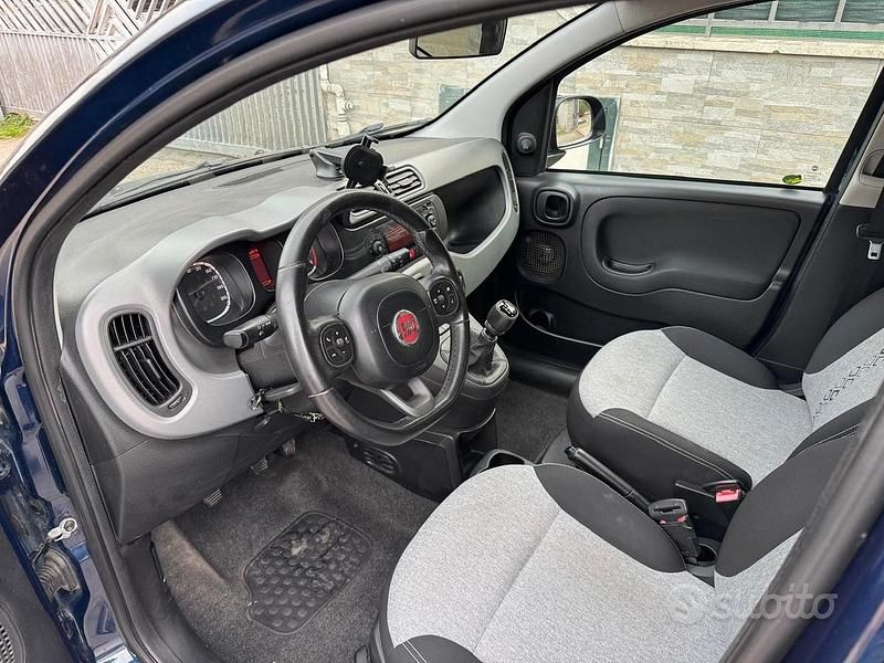 Usata Fiat Panda Lounge 69 CV (50 kW) 2019 Blu Berlina