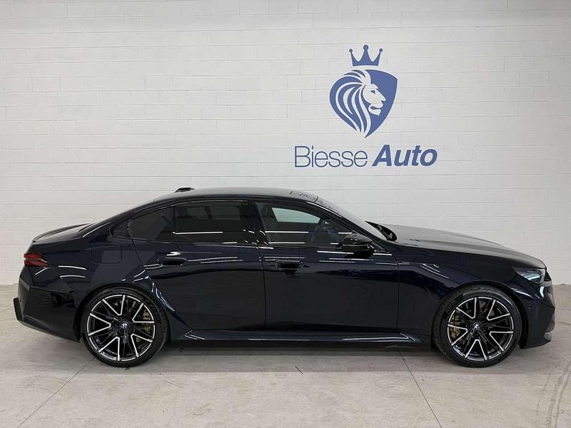Usata BMW M5 585 CV (430 kW) 2025 Night dusk blue Berlina