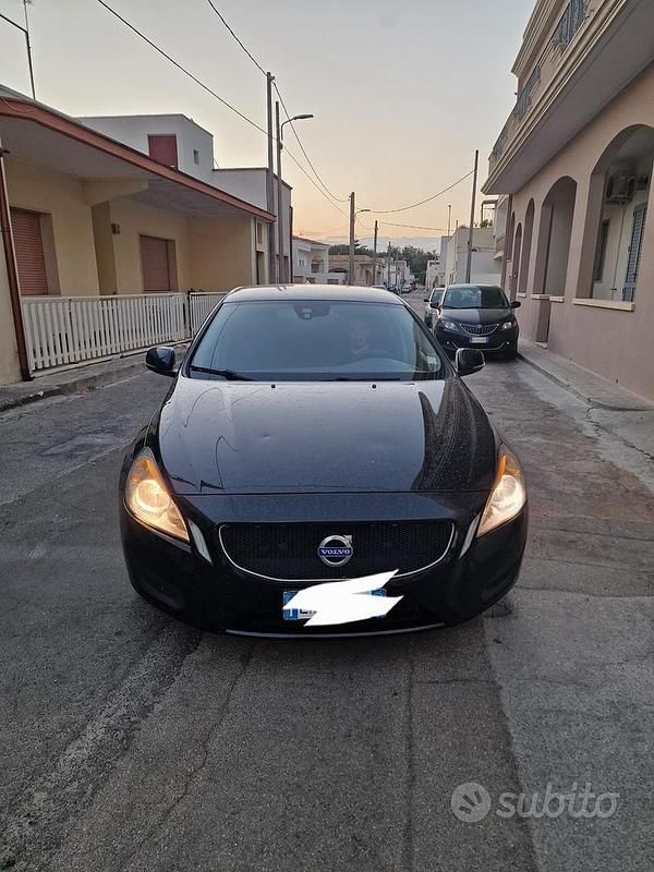 Nero Usata 2011 Volvo V60 Station wagon | 4200 € (Cara) - Immagine 1/4