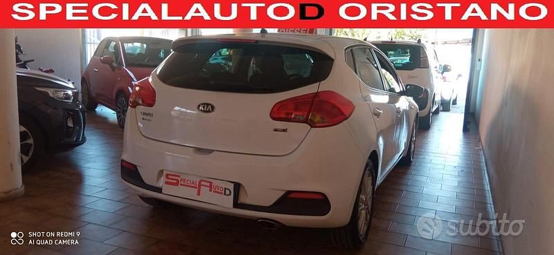 Begagnad Kia Ceed 110 HK (80 kW) 2013 Vit Halvkombi