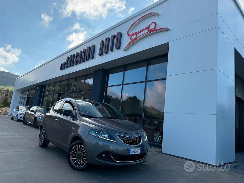 Grigio Usata 2023 Lancia Ypsilon Gold Due volumi | 12.800 € (Cara) - Immagine 1/4