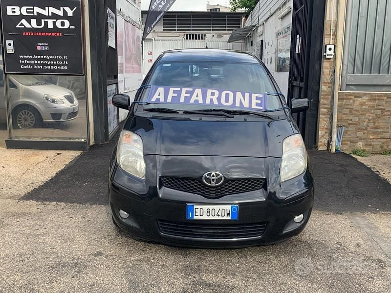 Nero Usata 2010 Toyota Yaris Sol Tre volumi | 3400 € (Ottimo prezzo) - Immagine 1/4