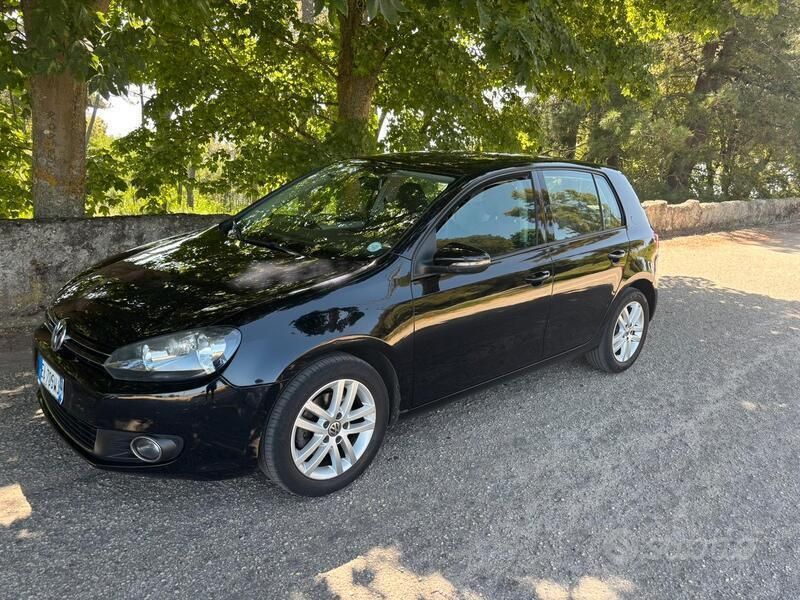 Nero Usata 2010 VW Golf VI Highline Tre volumi | 5000 € (Buon prezzo) - Immagine 1/4