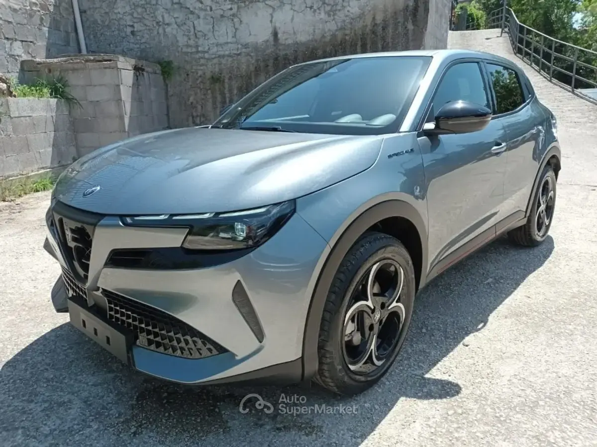 Nuova Alfa Romeo GT Junior Edizione Speciale 136 CV (100 kW) 2026 Gray SUV