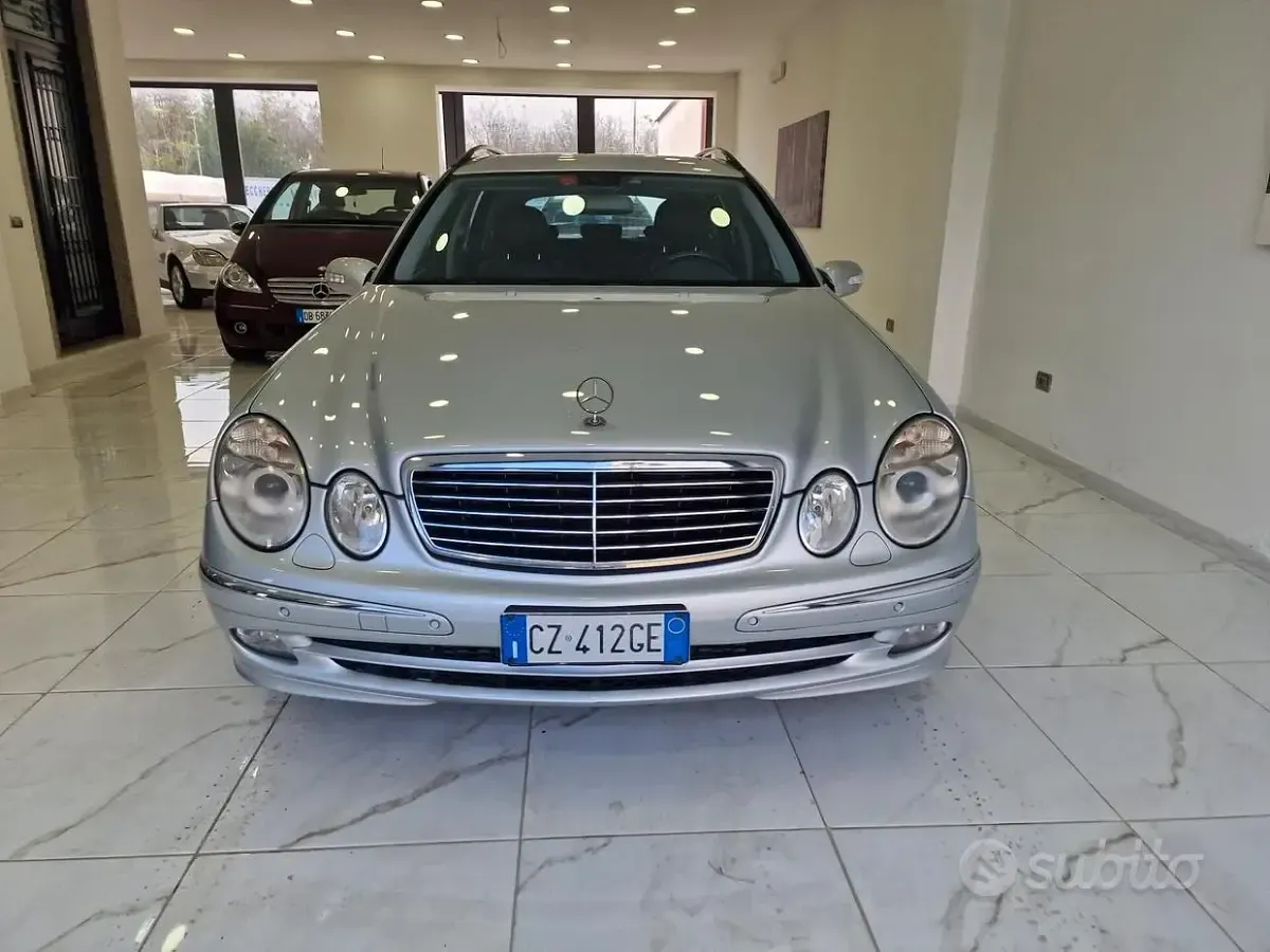 Begagnad Mercedes E320 Avantgarde 224 HK (164 kW) 2005 Grå Kombi