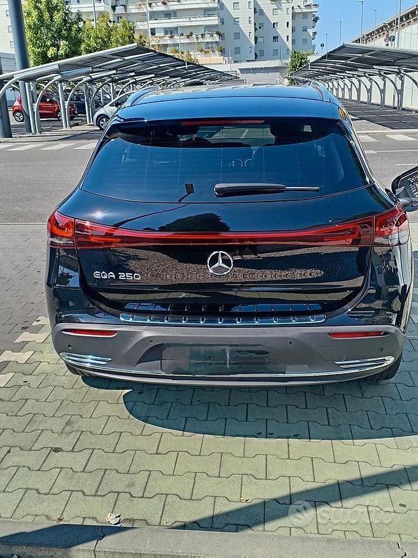 Usata Mercedes EQA250 22 kW (30 CV) 2023 Nero SUV