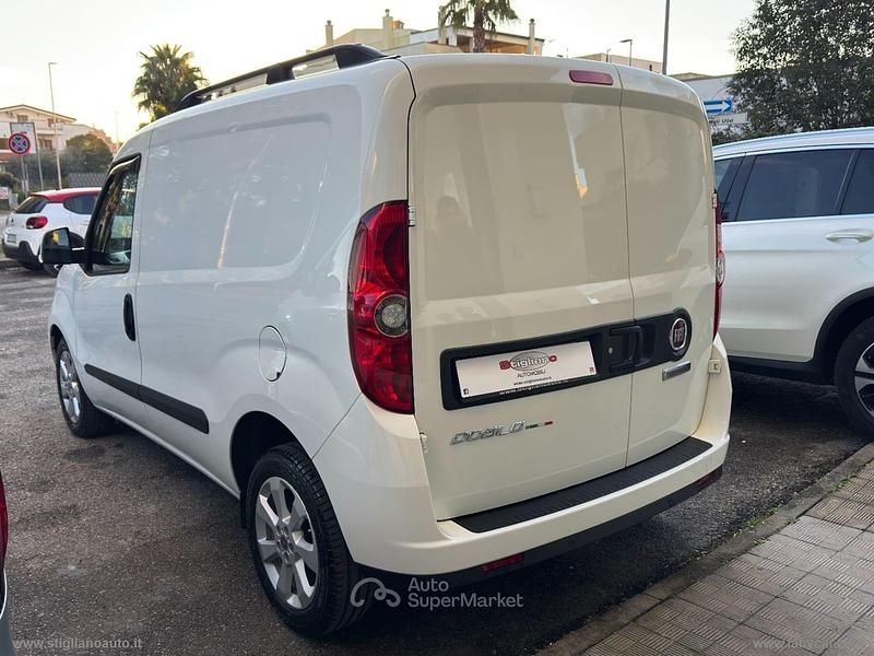 Usata Fiat Doblò Lounge 105 CV (77 kW) 2023 Bianco Monovolume