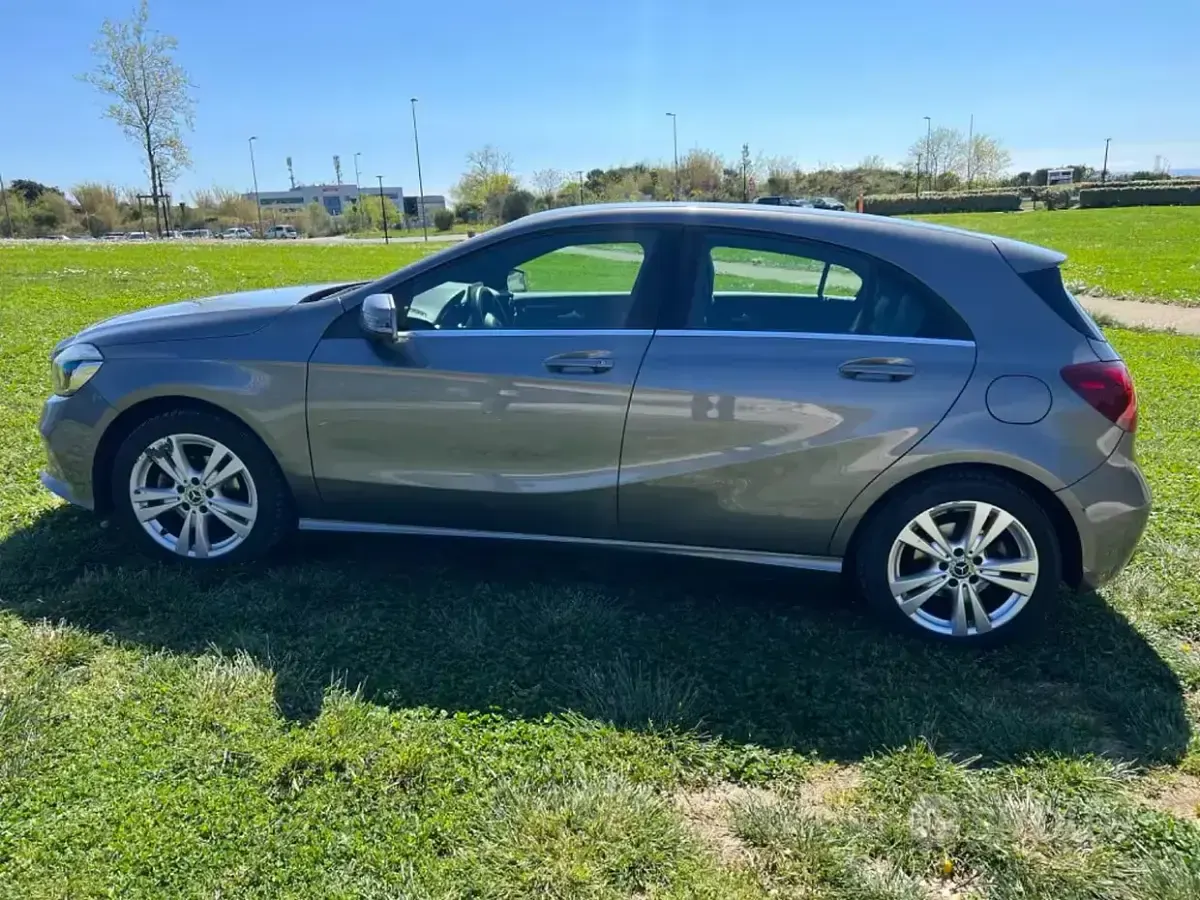 Usata Mercedes A180 109 CV (80 kW) 2018 Grigio Berlina