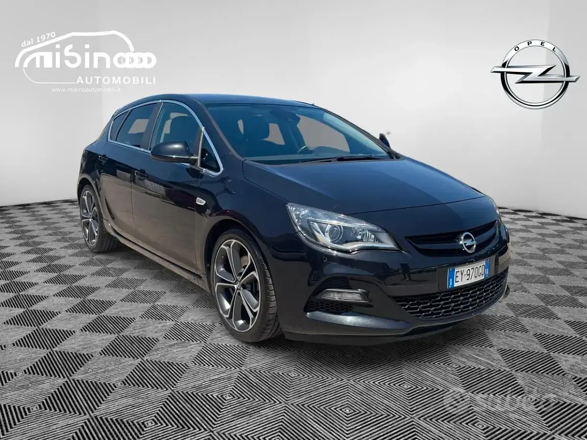 Usata Opel Astra 194 CV (142 kW) 2015 Nero Berlina