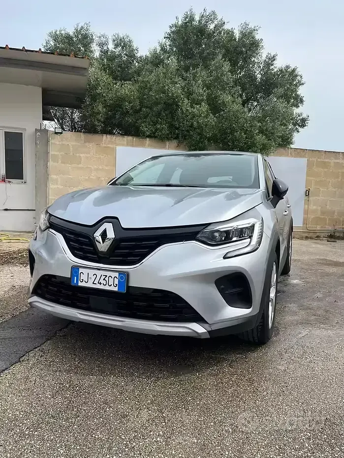 Usata Renault Captur Zen 101 CV (74 kW) 2022 Grigio SUV