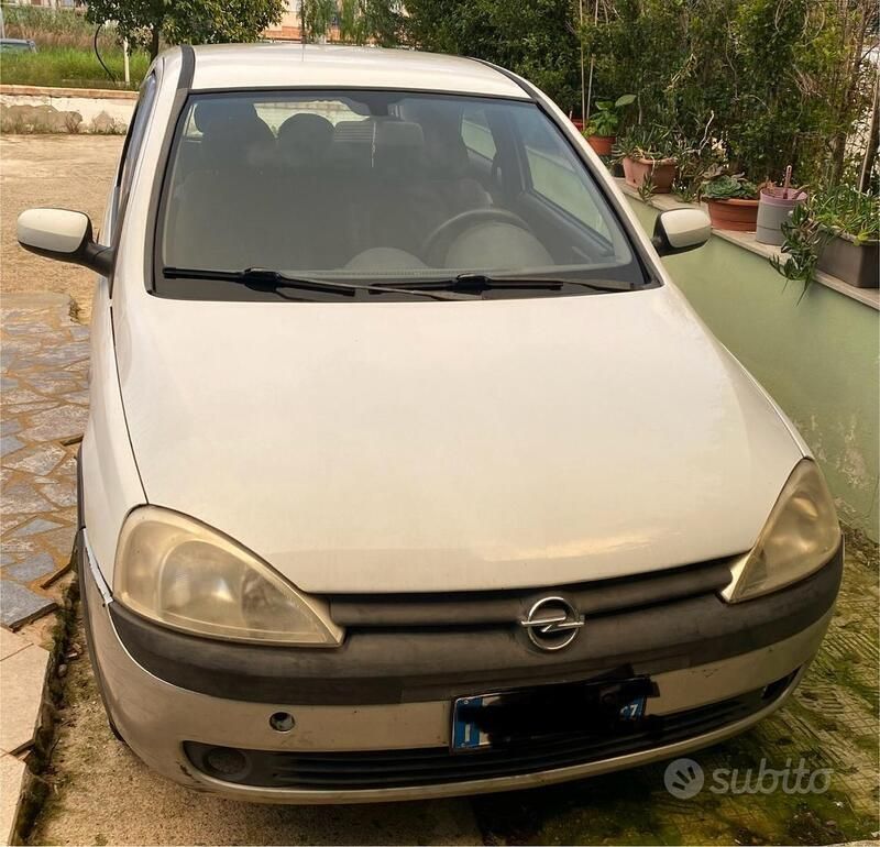 Bianco Usata 2001 Opel Corsa Utilitaria | 1200 € (Ottimo prezzo) - Immagine 1/4