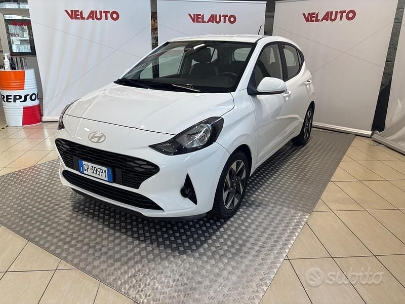 Bianco Usata 2023 Hyundai i10 Due volumi | 13.500 € (Buon prezzo) - Immagine 1/4