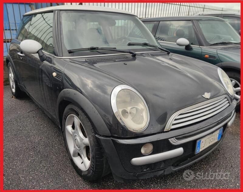 Nero Usata 2003 Mini Cooper Due volumi | 2990 € (Buon prezzo) - Immagine 1/4