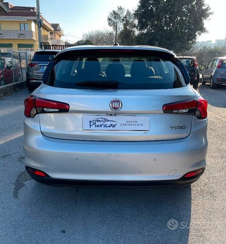 Usata Fiat Tipo Lounge 120 CV (88 kW) 2016 Grigio Berlina