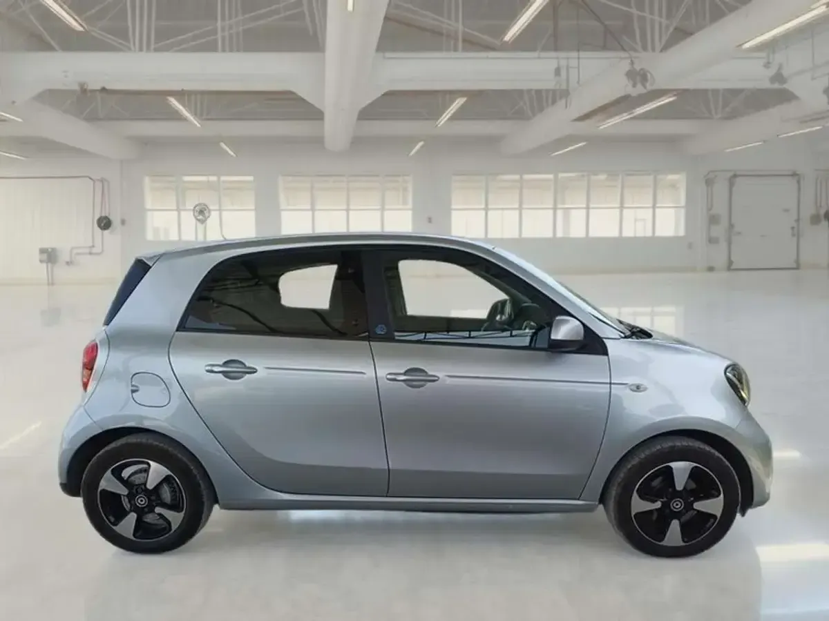 Usata Smart ForFour Electric Drive Passion 41 kW (56 CV) 2020 Grigio Berlina