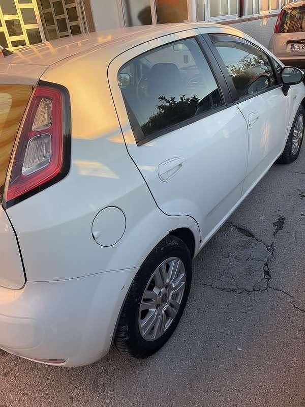 Usata Fiat Punto Easy 75 CV (55 kW) 2012 Utilitaria