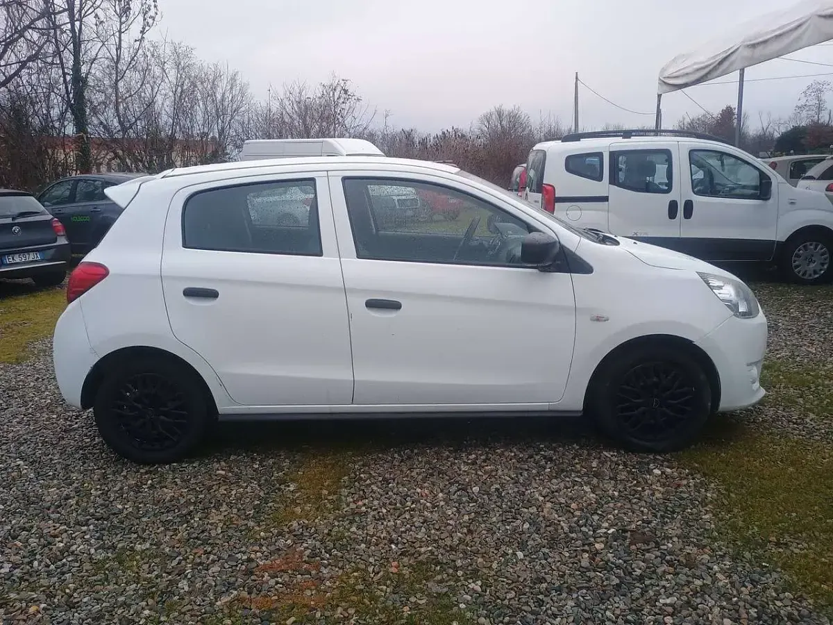 Usata Mitsubishi Space Star Intense 71 CV (52 kW) 2015 Bianco Utilitaria