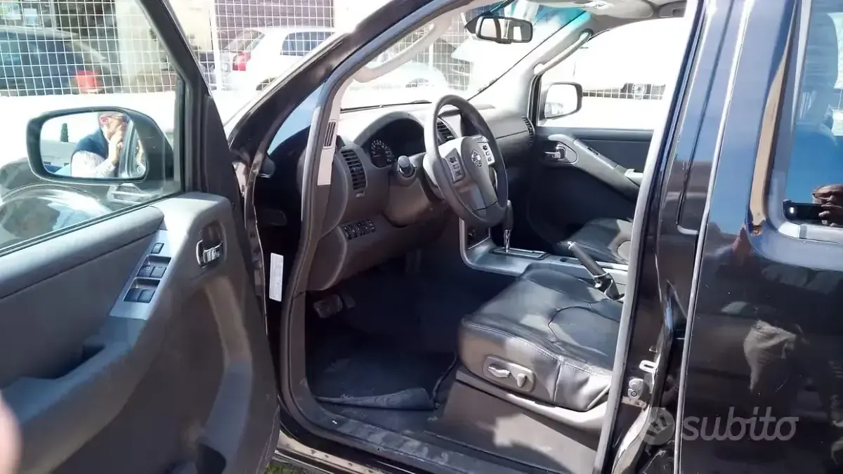 Usata Nissan Navara 174 CV (127 kW) 2005 Nero Pick-up