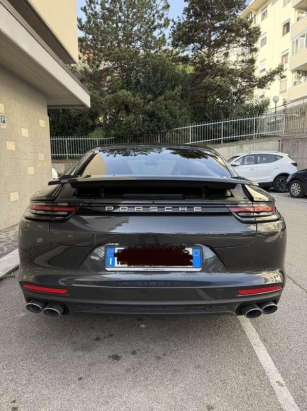 Usata Porsche Panamera 449 CV (330 kW) 2019 Grigio Utilitaria