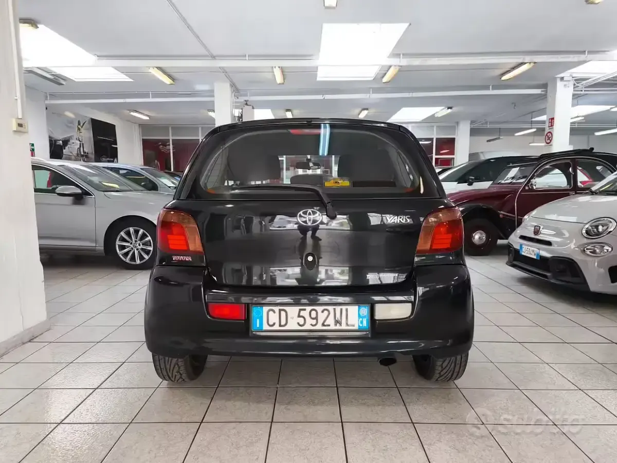 Usata Toyota Yaris Sport 106 CV (77 kW) 2002 Nero Berlina