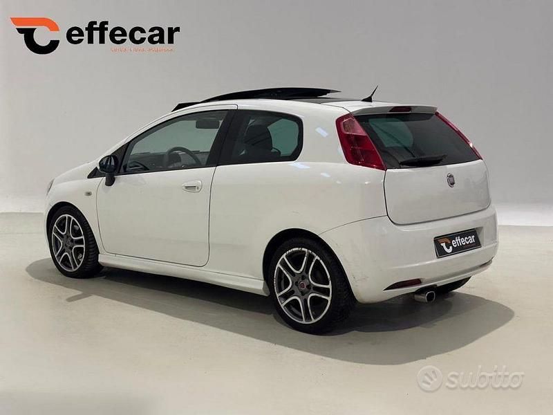 Usata Fiat Grande Punto Sport 90 CV (66 kW) 2009 Bianco Utilitaria