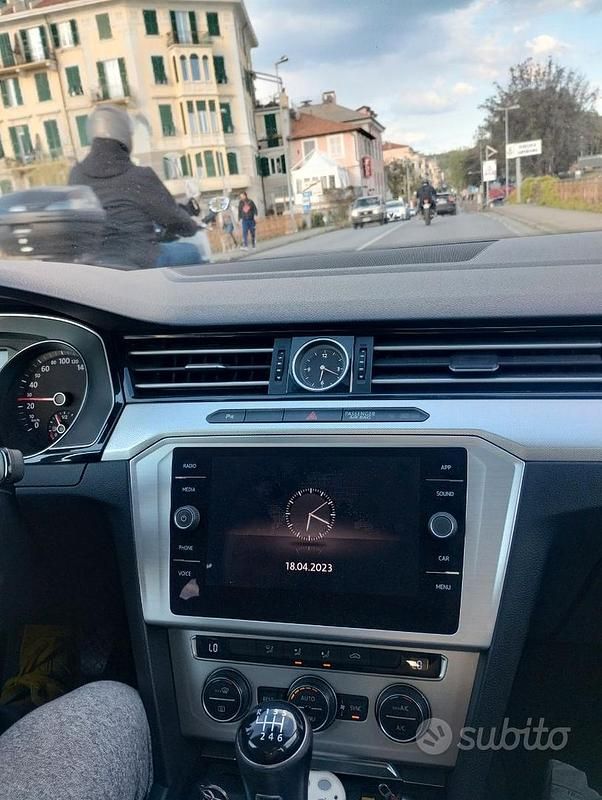 Usata VW Passat 150 CV (110 kW) 2016 Blu Station wagon