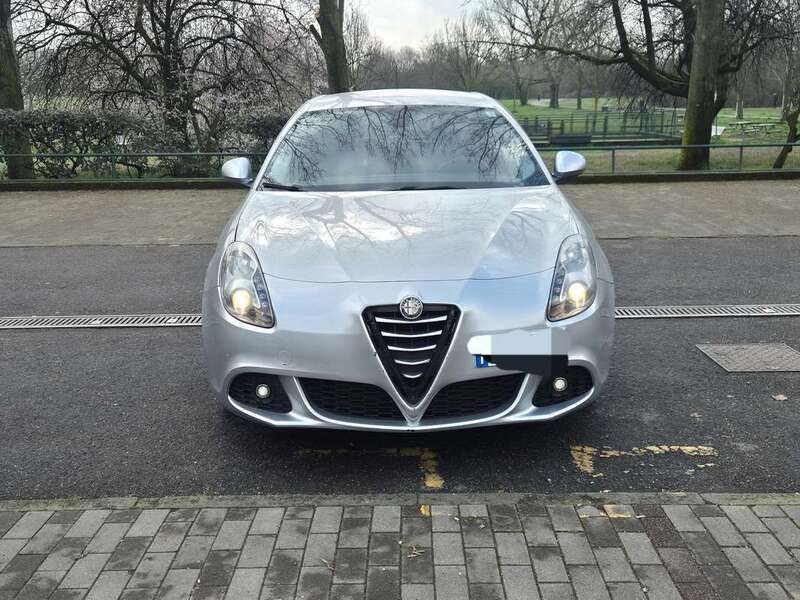 Argento Usata 2011 Alfa Romeo Giulietta Distinctive Due volumi | 3750 € (Super prezzo) - Immagine 1/4