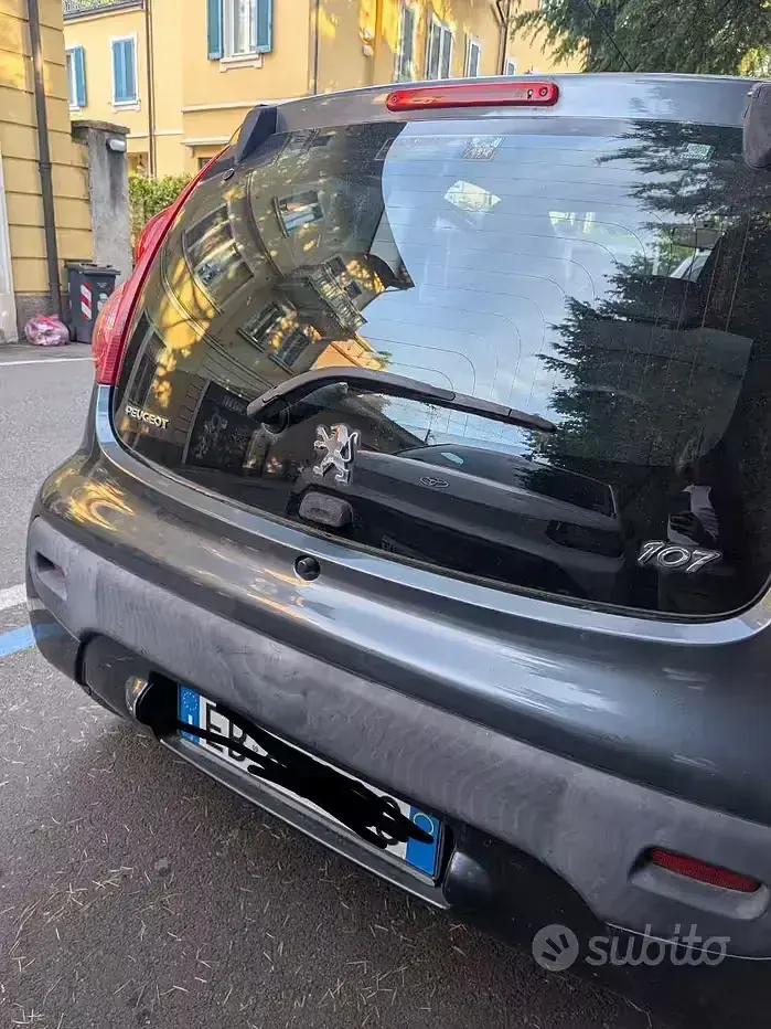 Usata Peugeot 107 68 CV (50 kW) 2010 Grigio Utilitaria