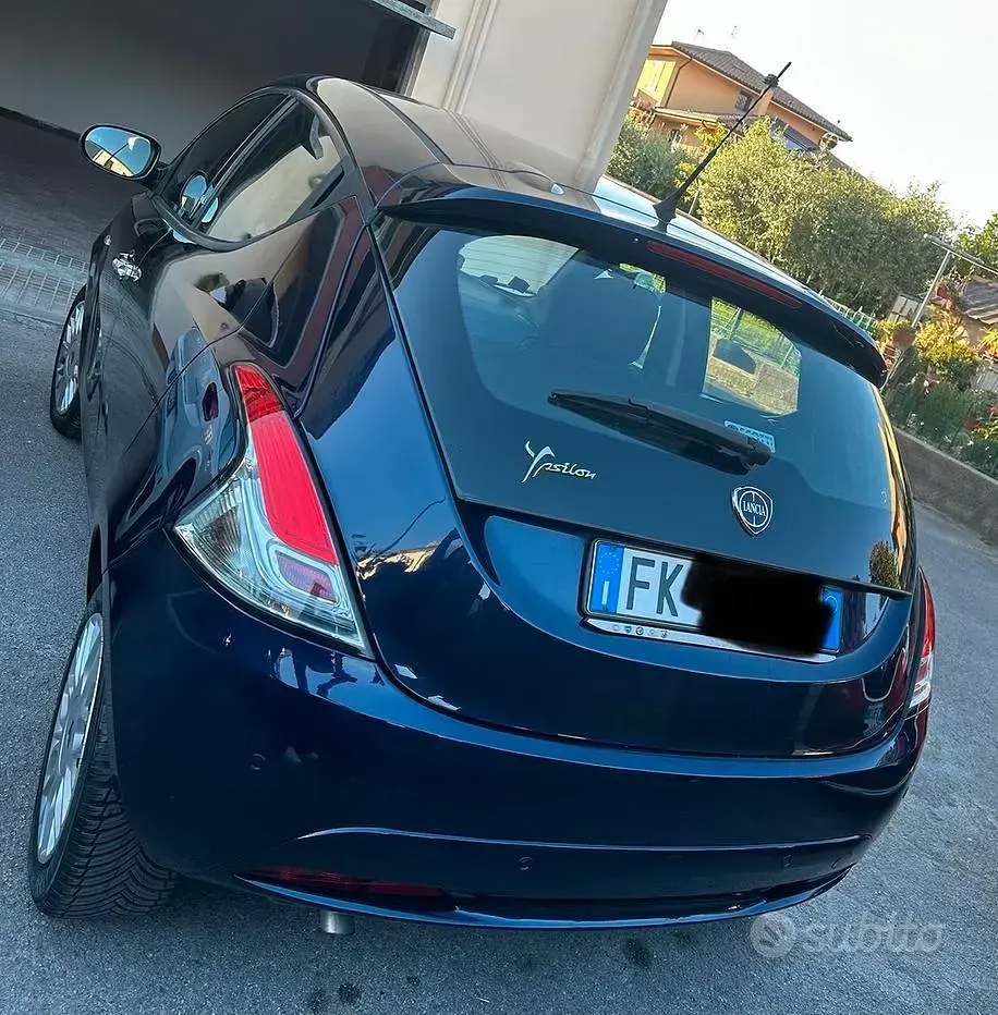 Usata Lancia Ypsilon Silver 95 CV (69 kW) 2017 Bluazzurro Utilitaria