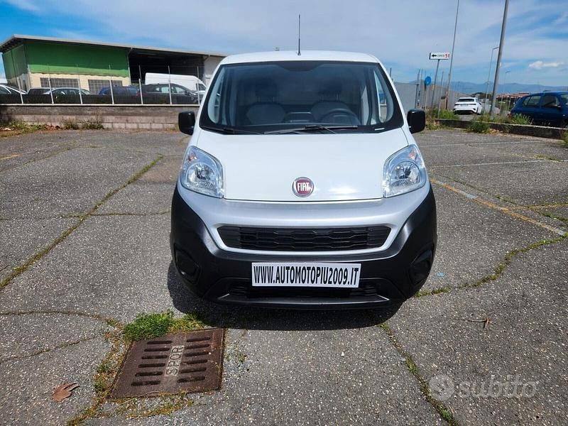 Bianco Usata 2018 Fiat Fiorino Monovolume | 8999 € (Buon prezzo) - Immagine 1/4
