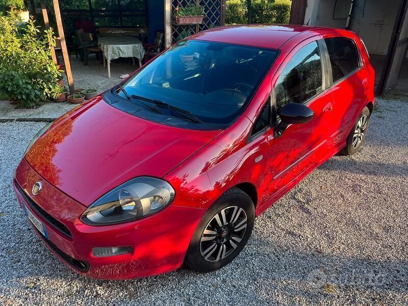 Usato 2013 Fiat Grande Punto 1.2 Diesel 75 CV (4.000 €) FriuliVenezia Giulia AutoUncle Usato 2013 Fiat Grande Punto 1.2 Diesel 75 CV (4.000 €) FriuliVenezia Giulia AutoUncle