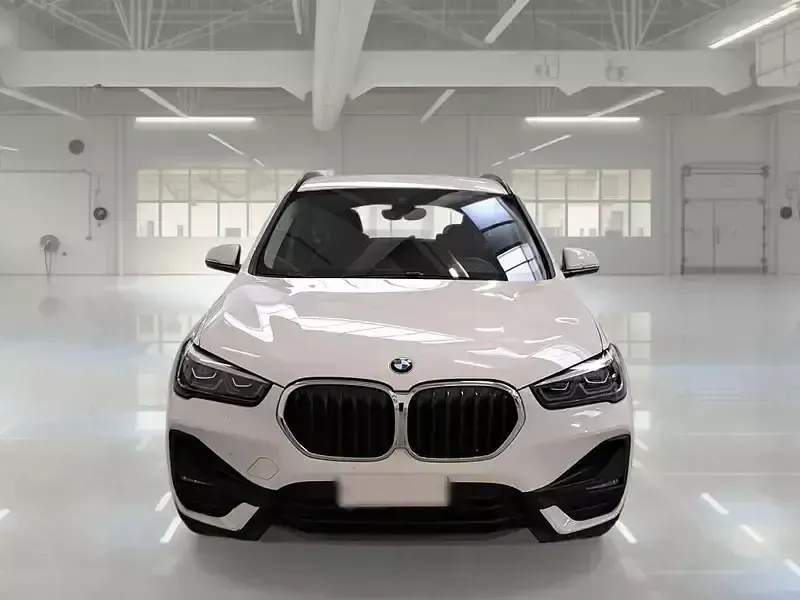 Käytetty BMW X1 Advantage 149 HP (109 kW) 2022 Valkoinen Katumaasturi