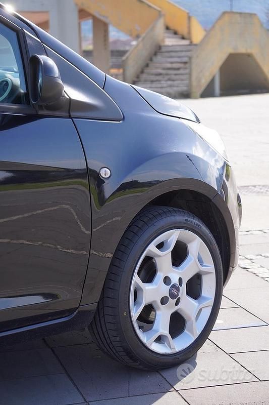 Usata Ford Ka 75 CV (55 kW) 2010 Nero Utilitaria