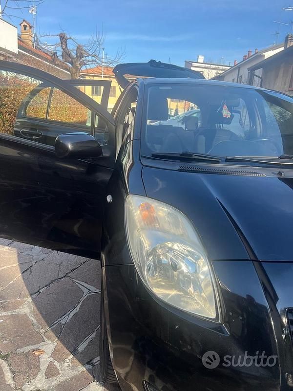 Usata Toyota Yaris Sol 69 CV (50 kW) 2009 Nero Utilitaria