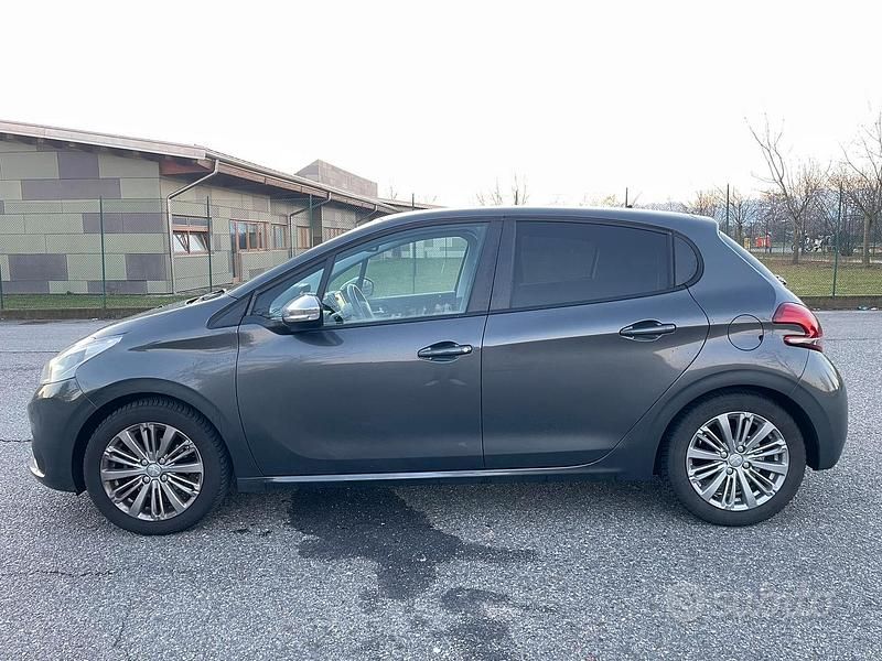 Usata Peugeot 208 Allure 82 CV (60 kW) 2017 Grigio Utilitaria