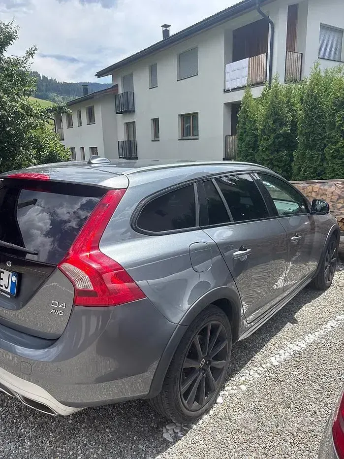 Usata Volvo V60 CC 190 CV (139 kW) 2017 Bluazzurro Station wagon