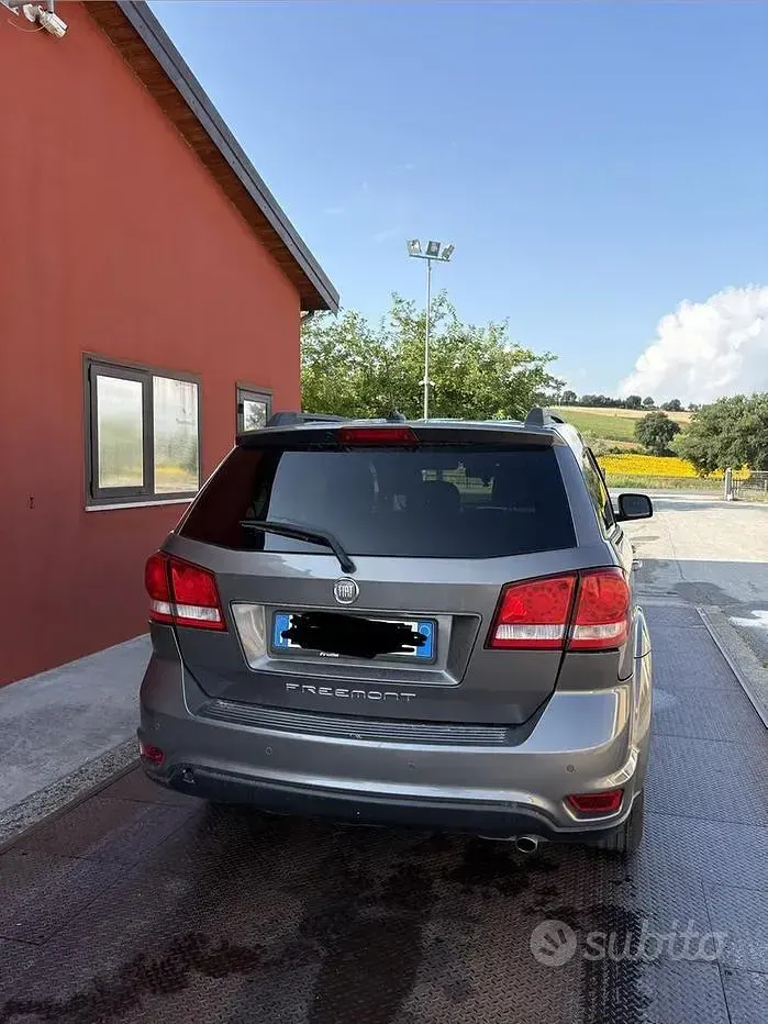 Usata Fiat Freemont Urban 140 CV (102 kW) 2011 Grigio SUV