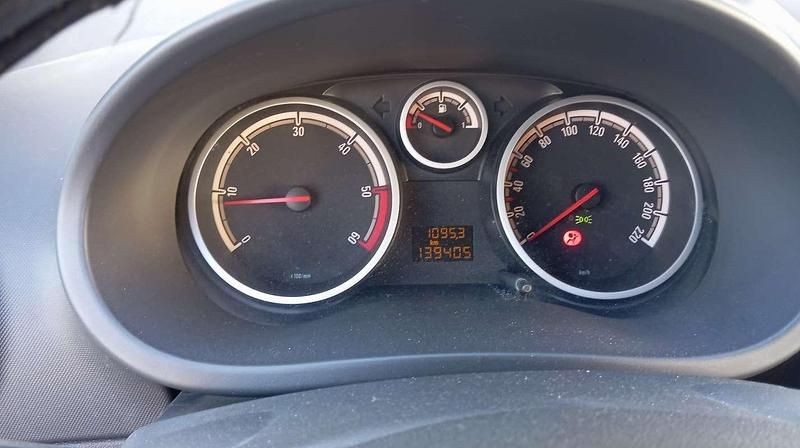 Usata Opel Corsa Enjoy 75 CV (55 kW) 2009 Bianco Berlina