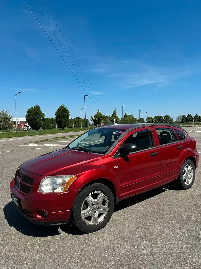 Usata Dodge Caliber 140 CV (102 kW) 2007 Rosso Utilitaria