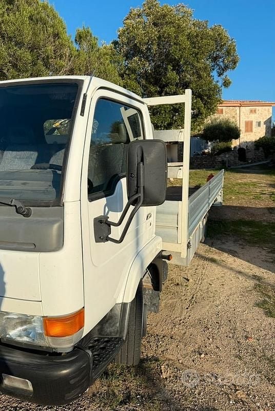 Usata Nissan Cabstar 106 CV (77 kW) 2000 Bianco Pick-up