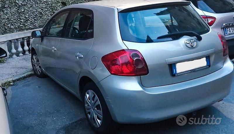 Oro Usata 2007 Toyota Auris Tre volumi | 3700 € (Super prezzo) - Immagine 1/4