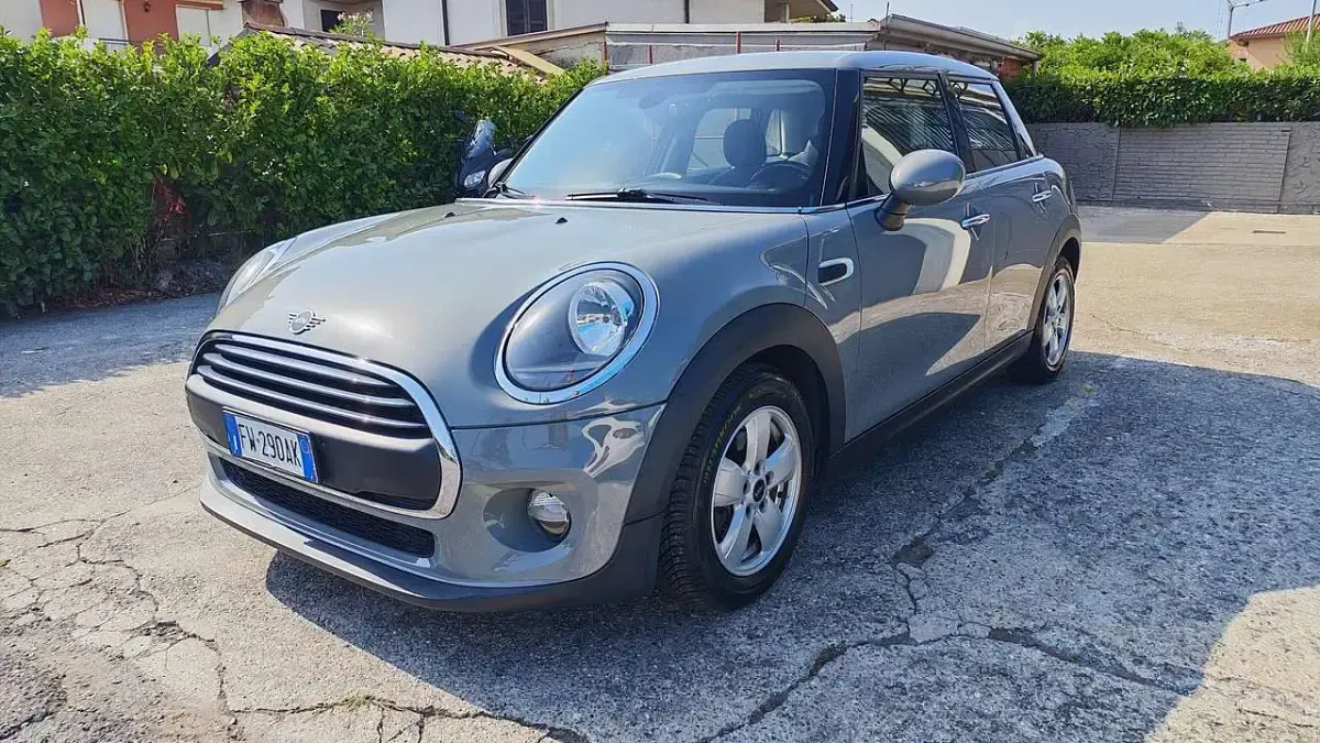 Usata Mini ONE 102 CV (75 kW) 2018 Grigio Utilitaria