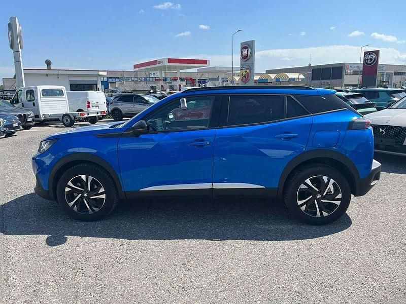 Usata Peugeot 2008 Allure 101 CV (74 kW) 2023 Blu SUV